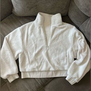 Alo Yoga Micro Sherpa Solstice Fleece Sweater in Ivory - Small